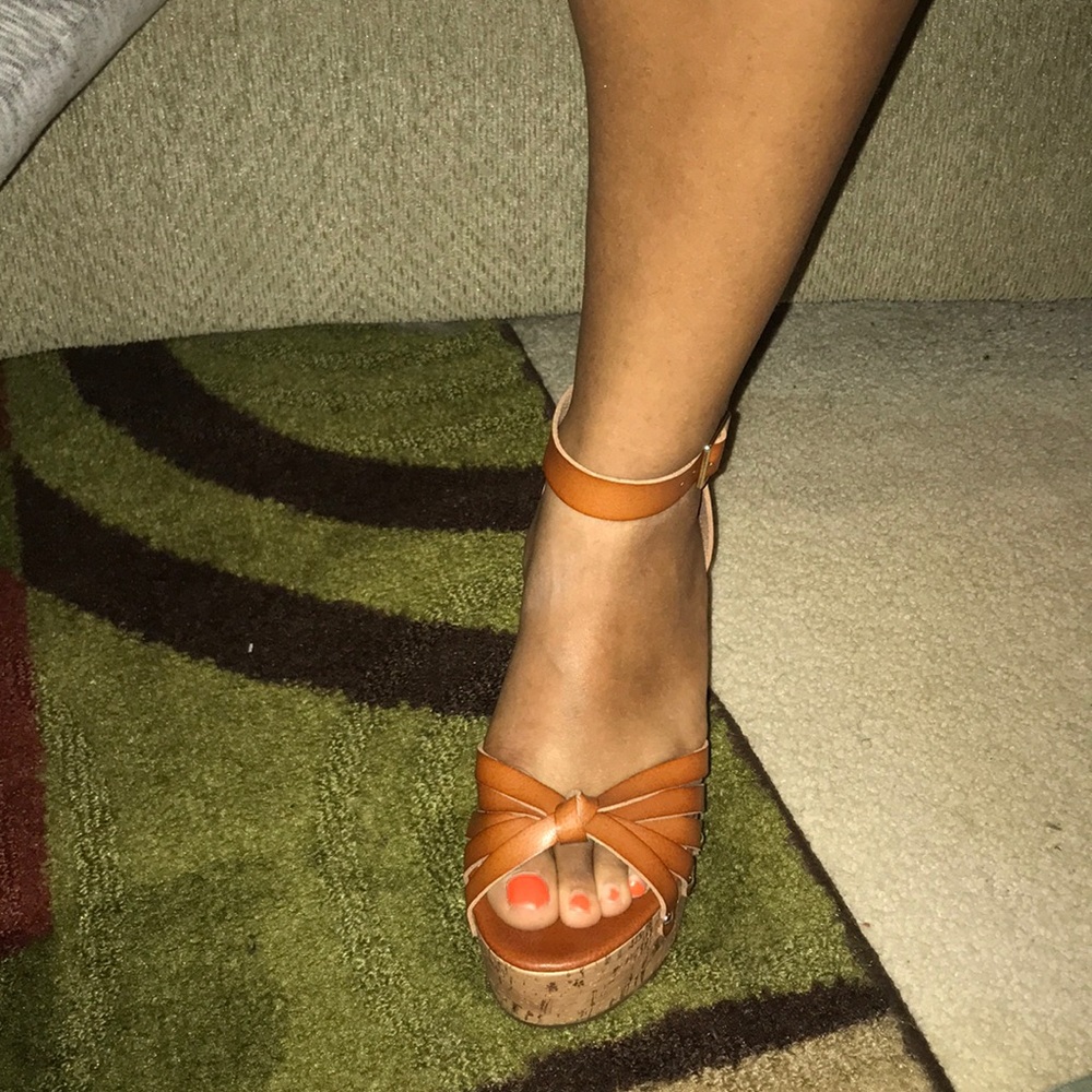 New MOMISSIMO WEDGE HEEL ANKLE STRAP SANDALS.